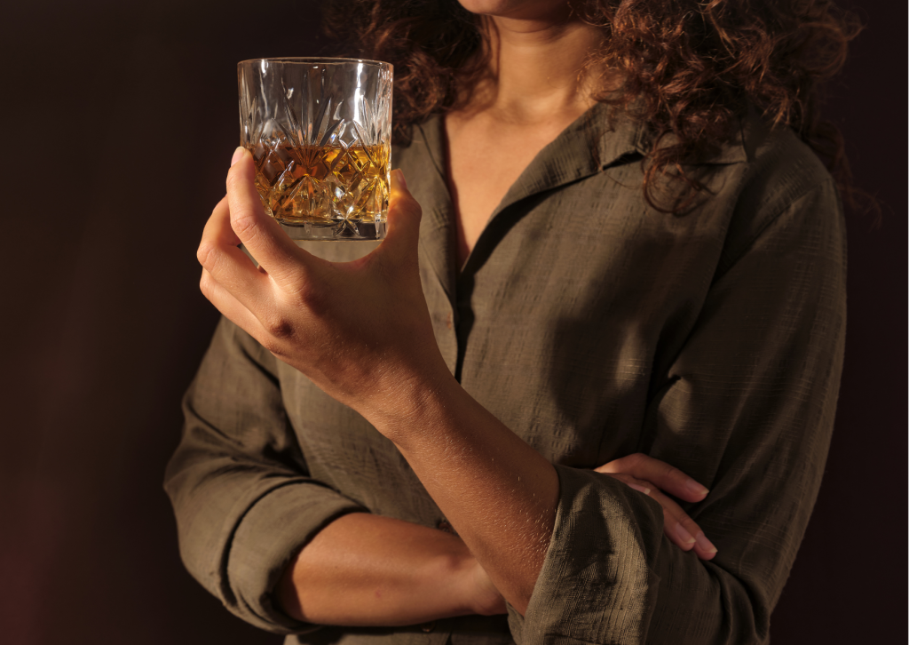 femme qui hésite entre abstinence et modération